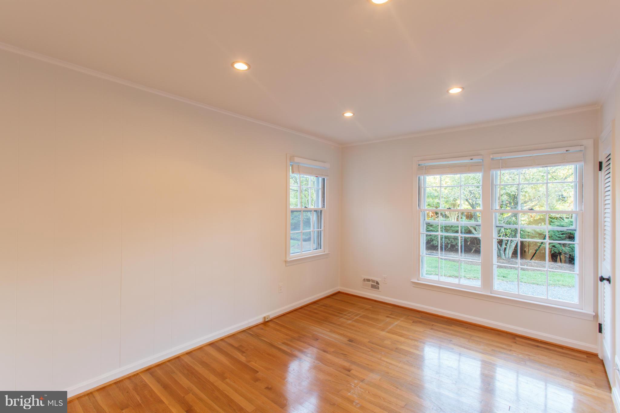 QUEEN ANNE COLONY - Residential