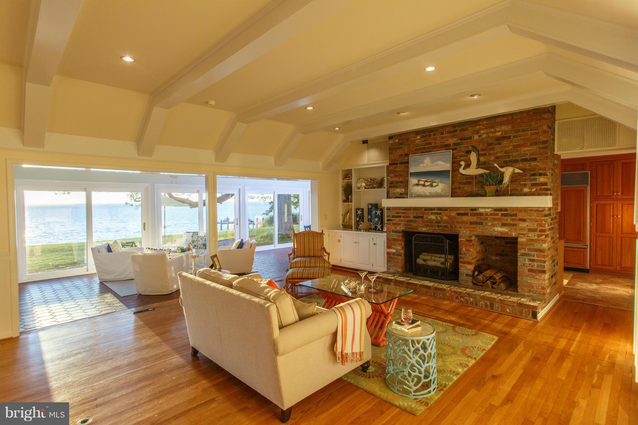 QUEEN ANNE COLONY - Residential