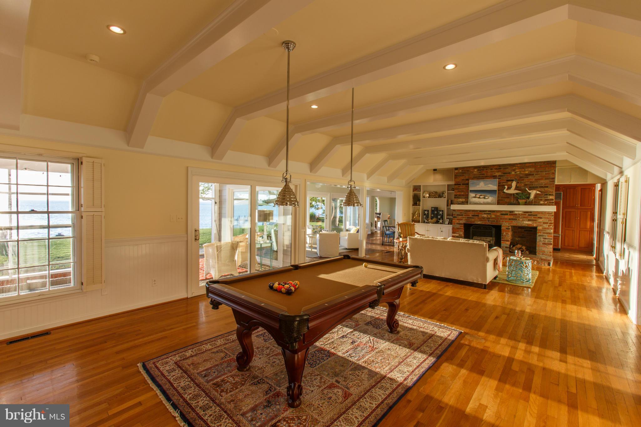 QUEEN ANNE COLONY - Residential