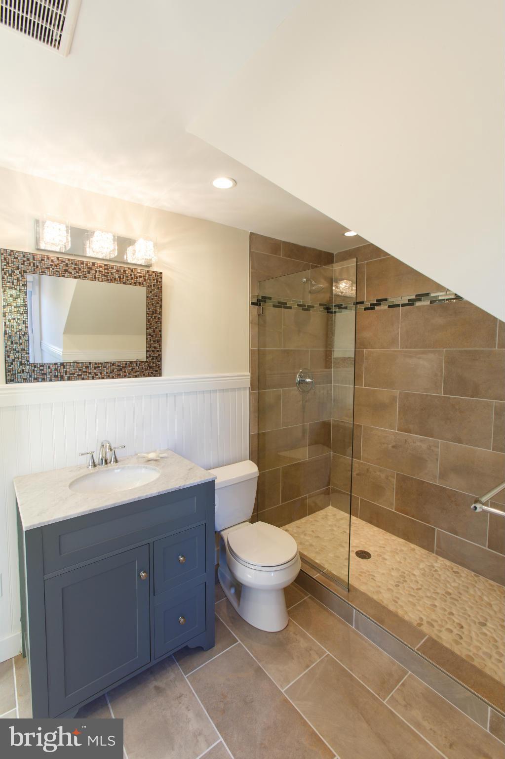 QUEEN ANNE COLONY - Residential