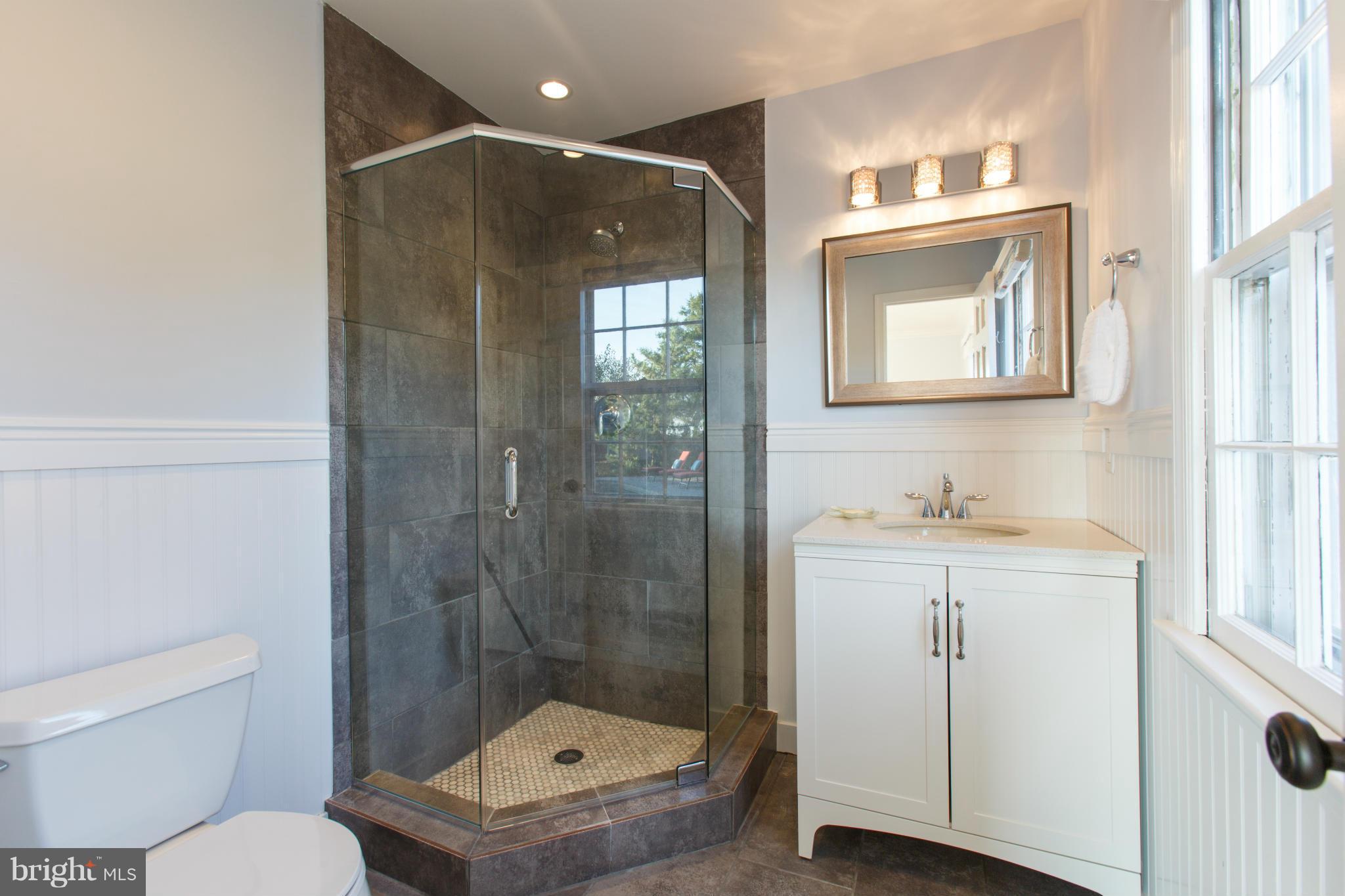 QUEEN ANNE COLONY - Residential