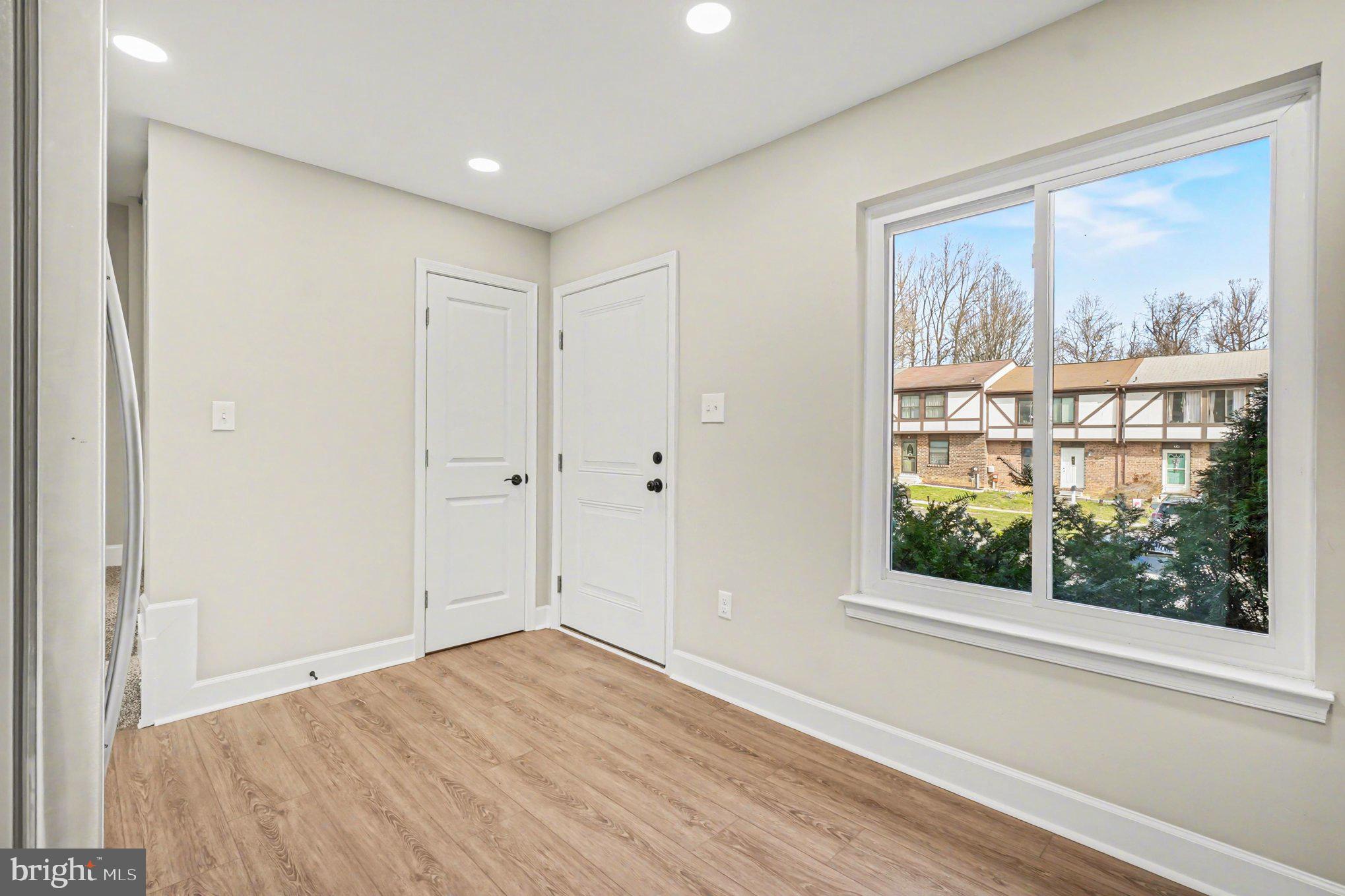 SEVEN COURTS - Residential