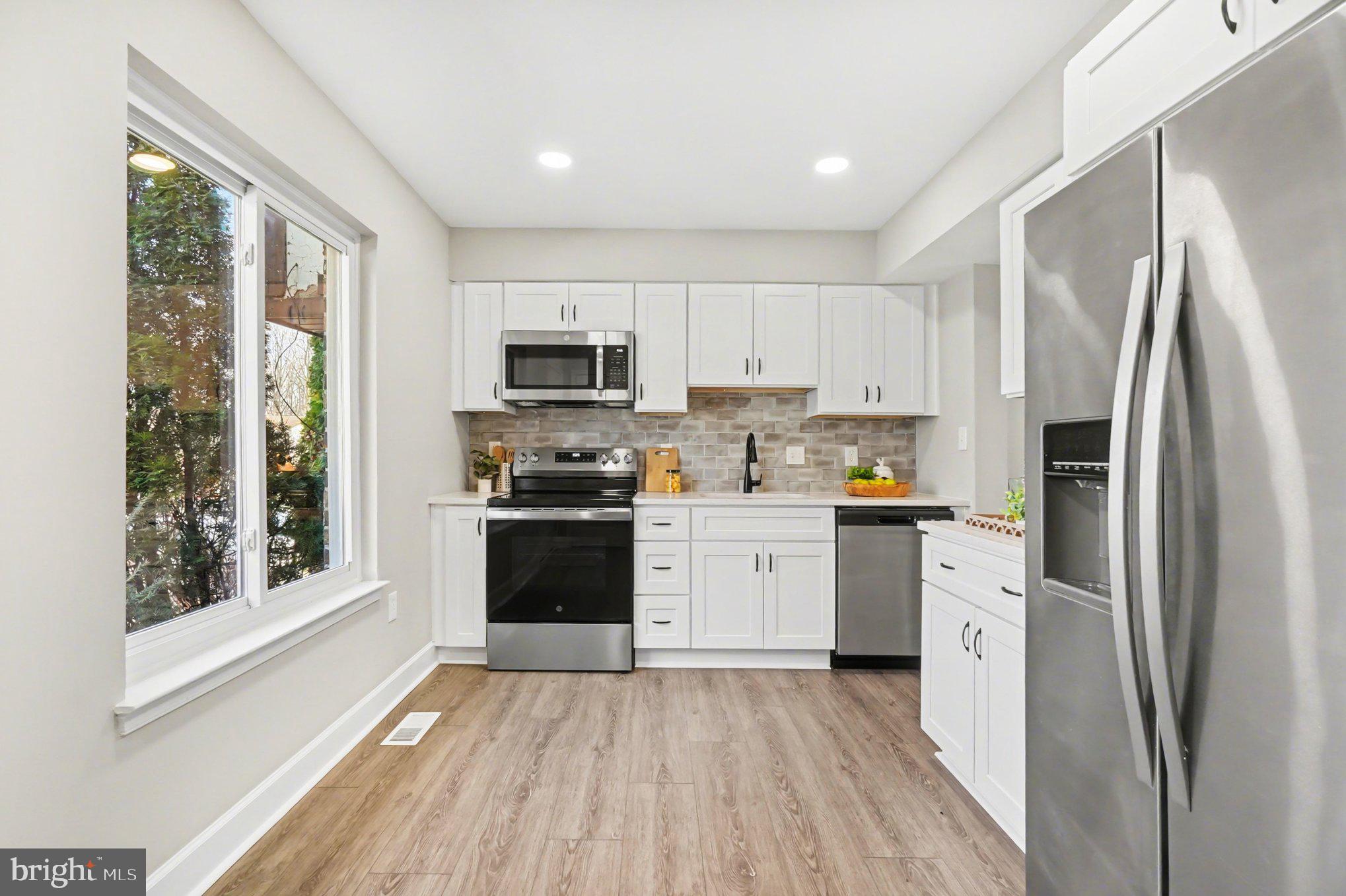 SEVEN COURTS - Residential