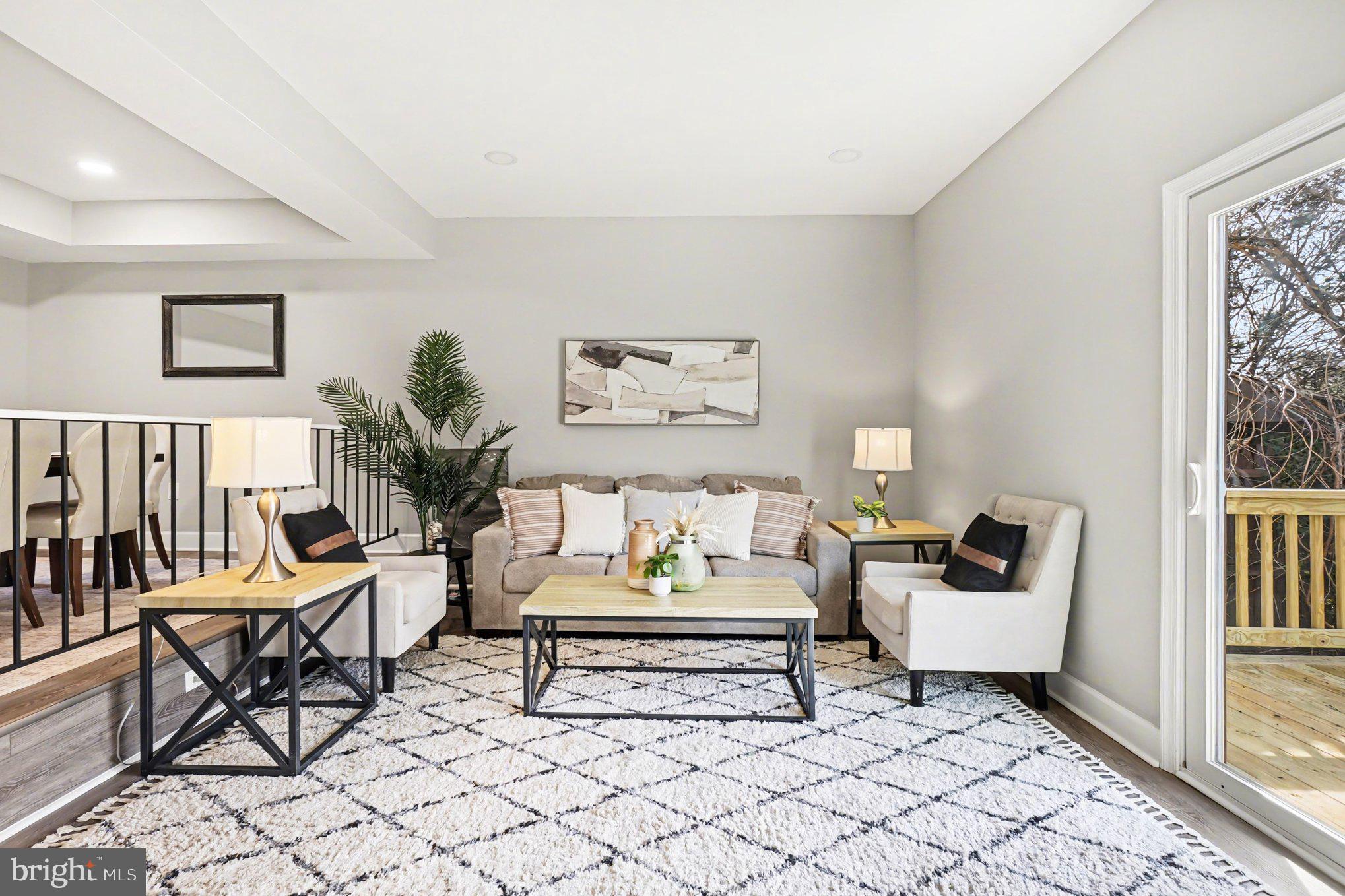 SEVEN COURTS - Residential