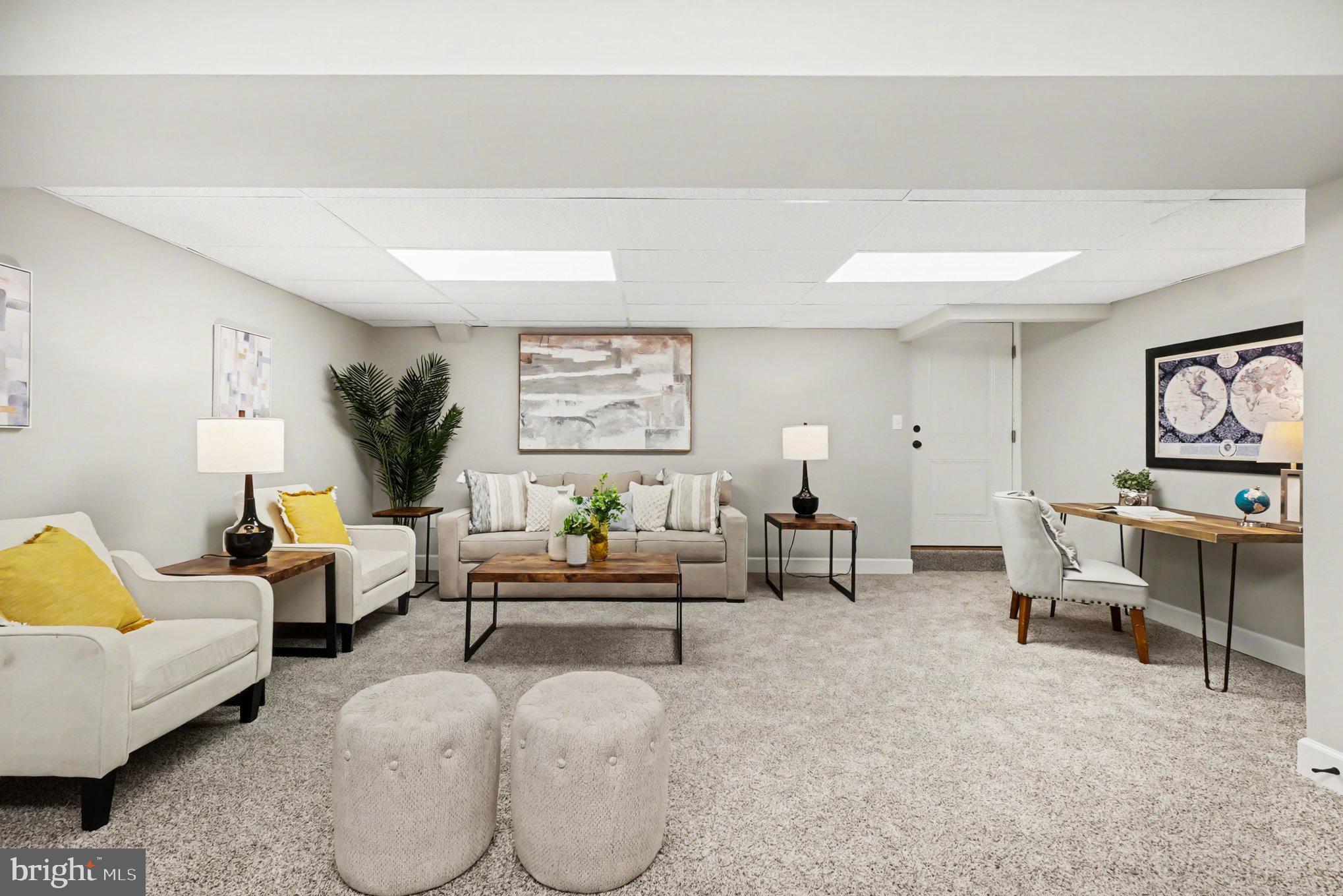 SEVEN COURTS - Residential