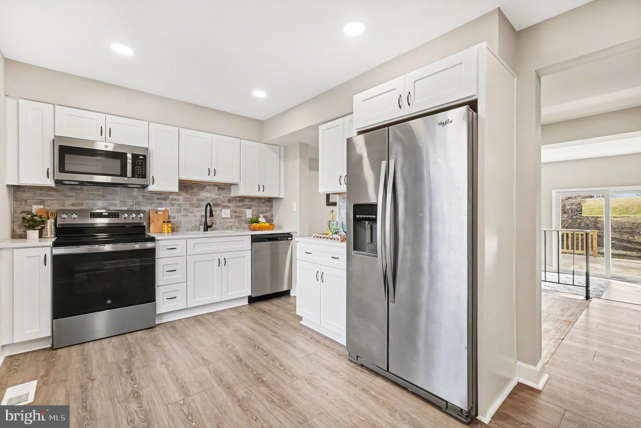 SEVEN COURTS - Residential