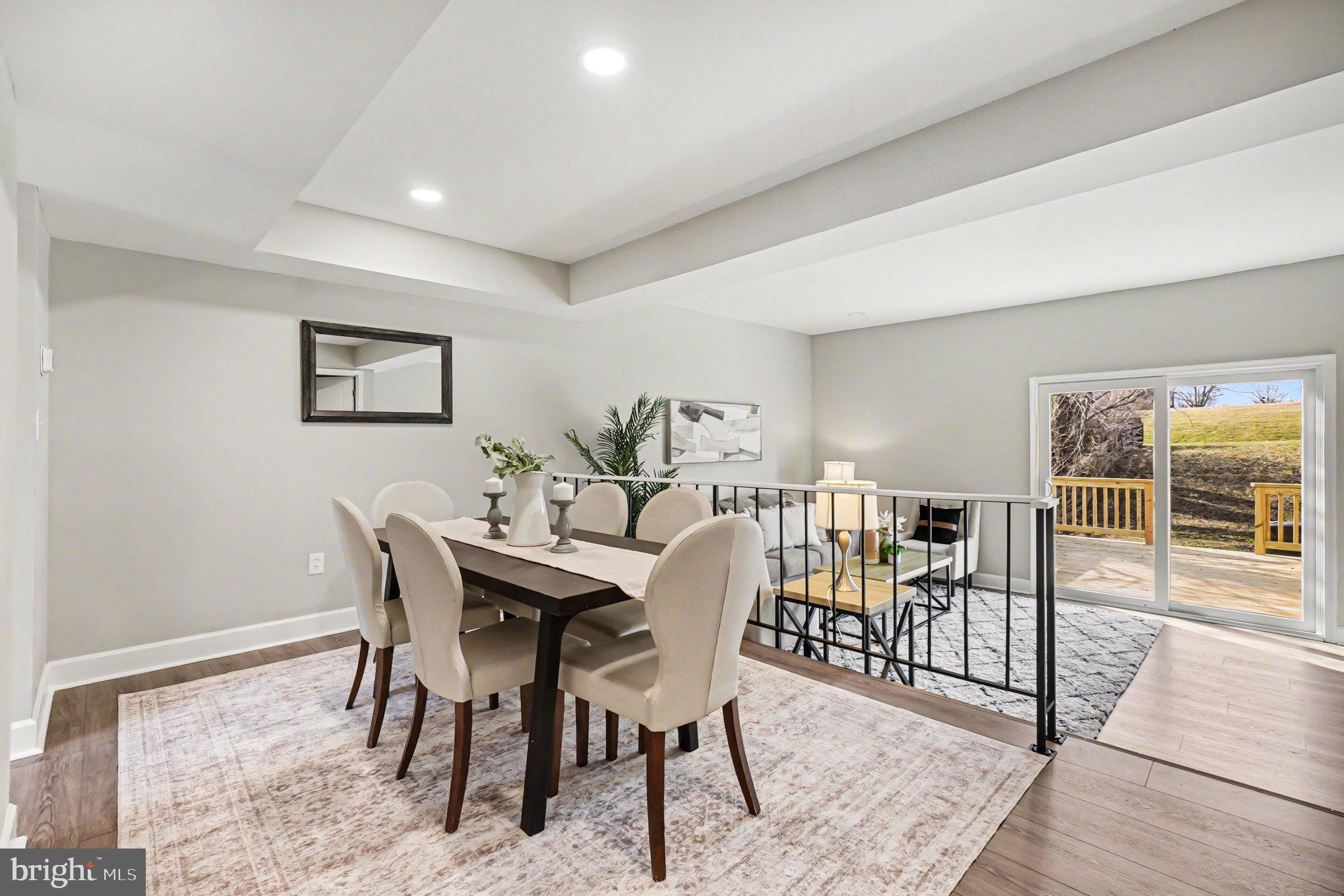 SEVEN COURTS - Residential