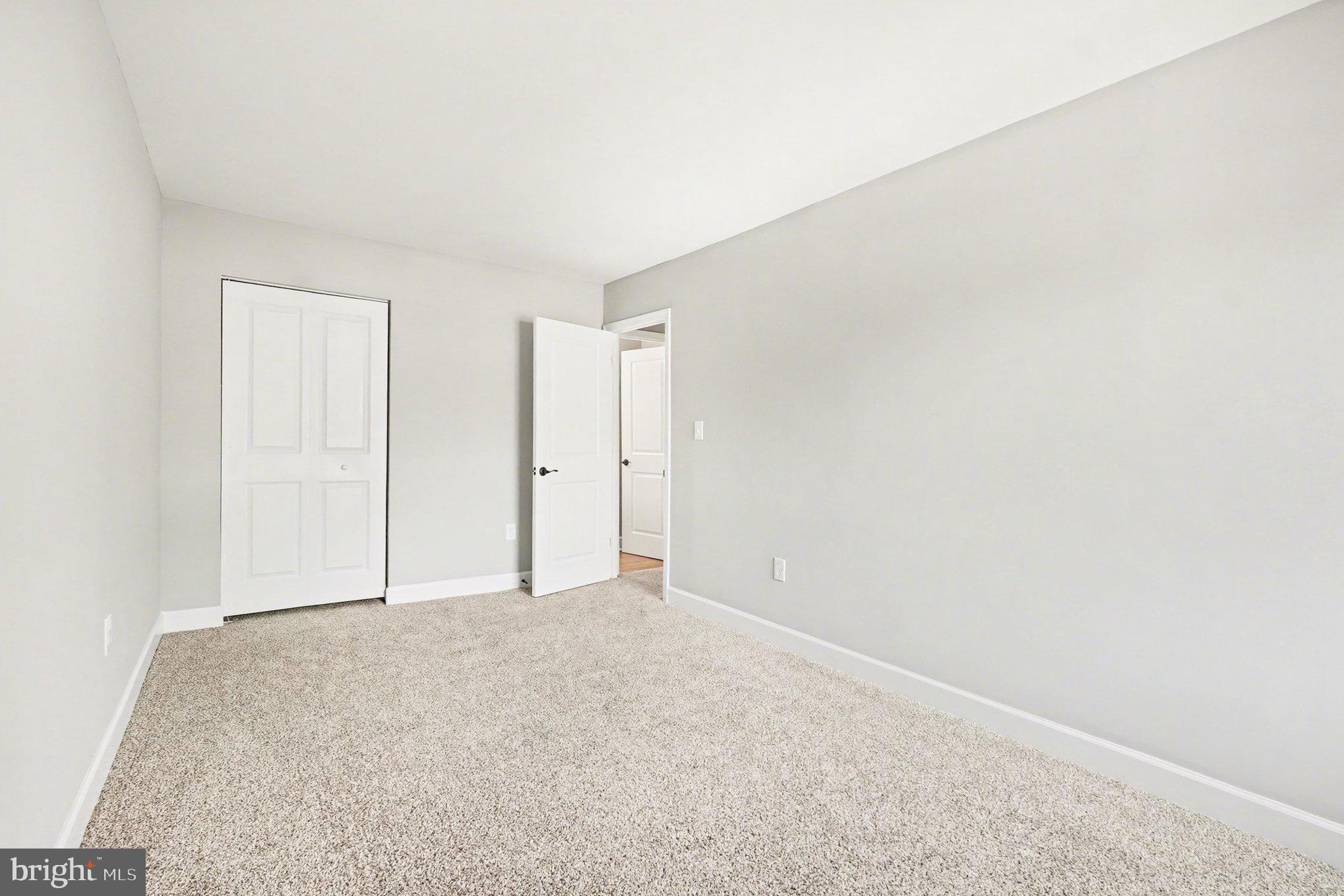 SEVEN COURTS - Residential