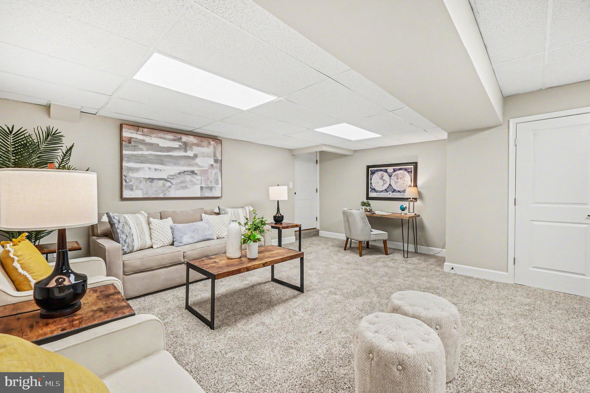 SEVEN COURTS - Residential