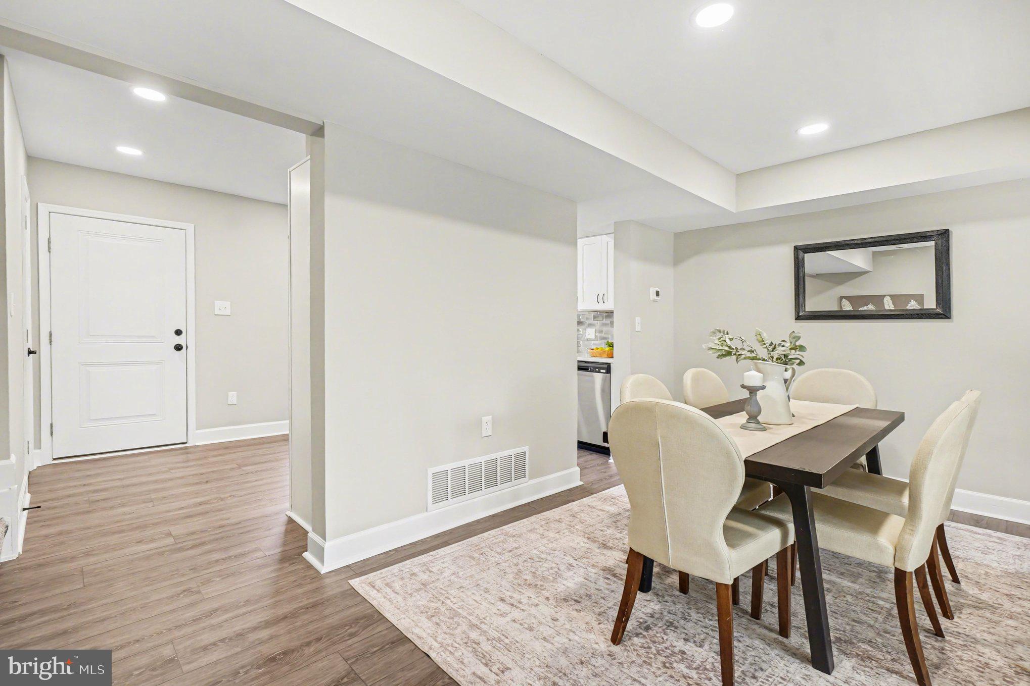 SEVEN COURTS - Residential