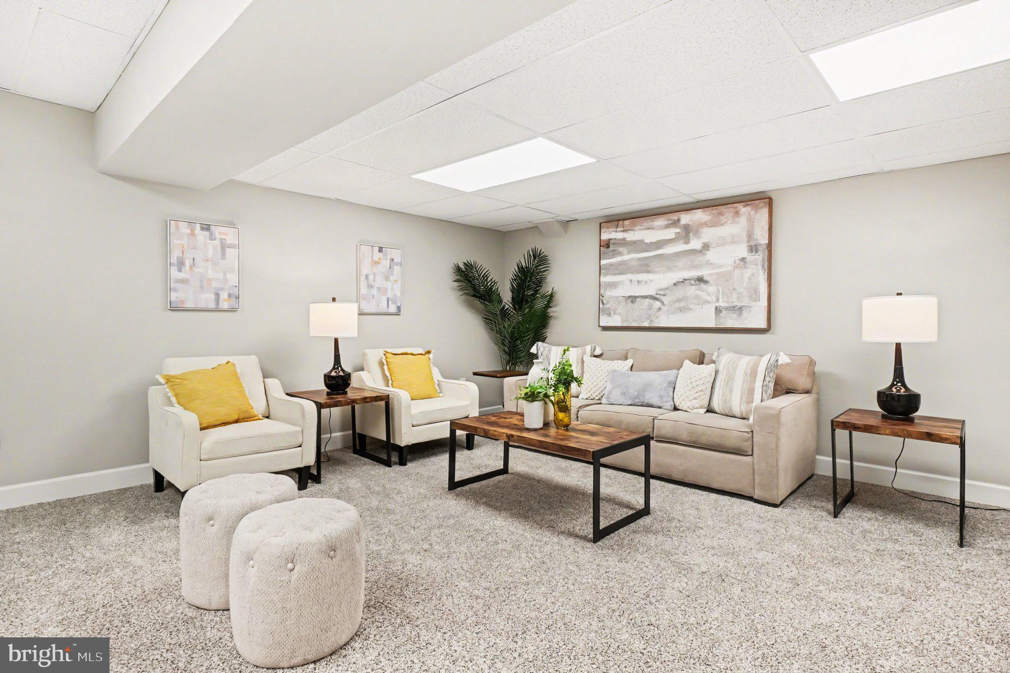 SEVEN COURTS - Residential