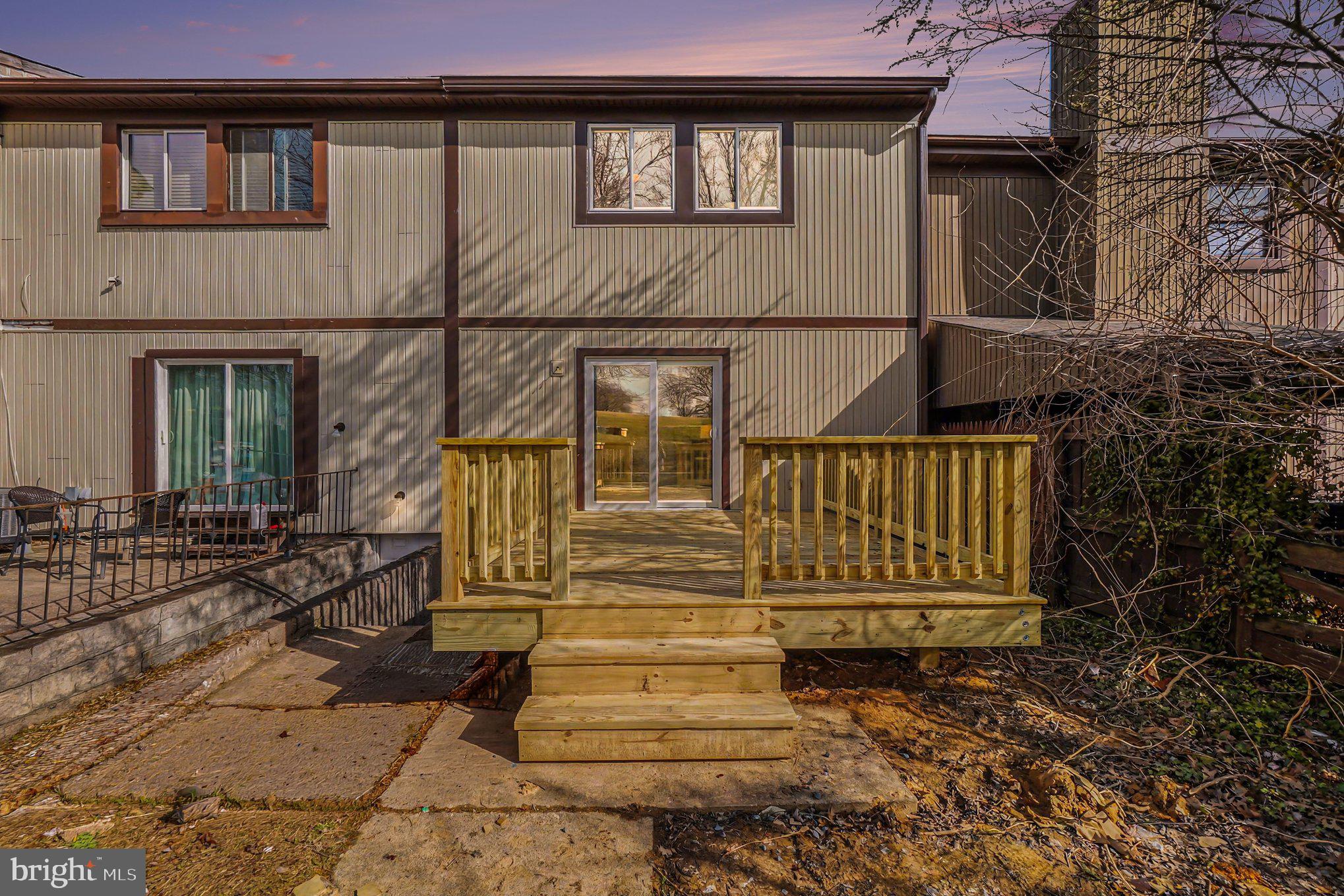 SEVEN COURTS - Residential