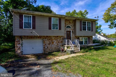 Photo of 54 HICKORY DR, LANCASTER, PA 17602 (MLS # PALA2026428)
