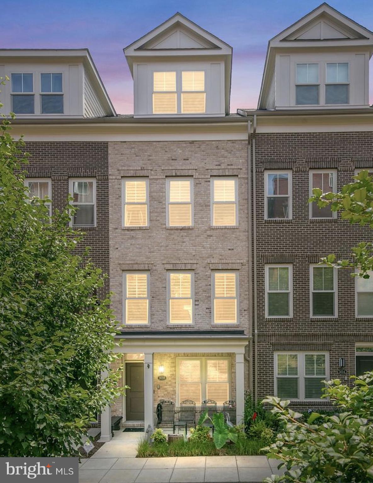 3016 7TH STREET NE