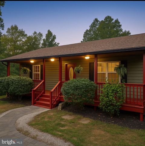 32 TEE COURT LINDEN VA 22642