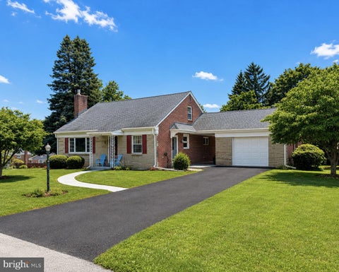 Homes For Sale - 4 Edgehill Drive<br/> LANCASTER, PA 17603