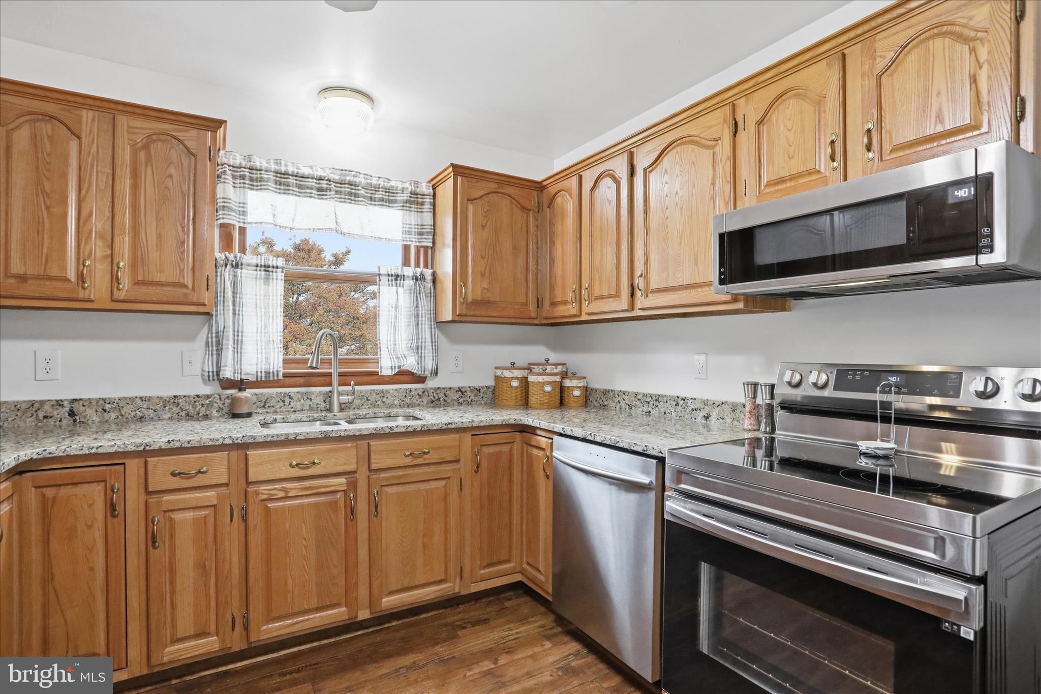 COLONIAL PARK EAST - Residential
