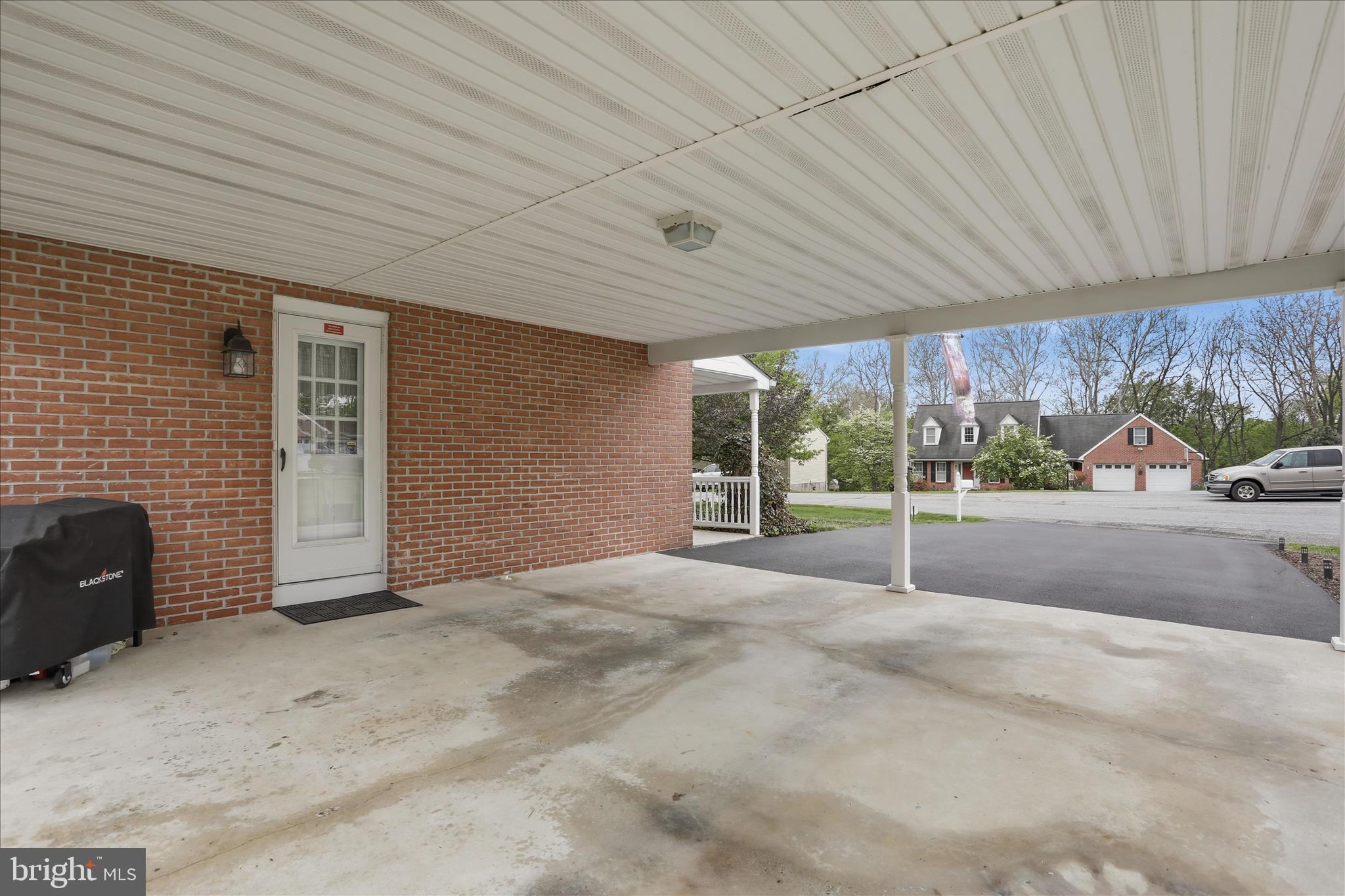 COLONIAL PARK EAST - Residential