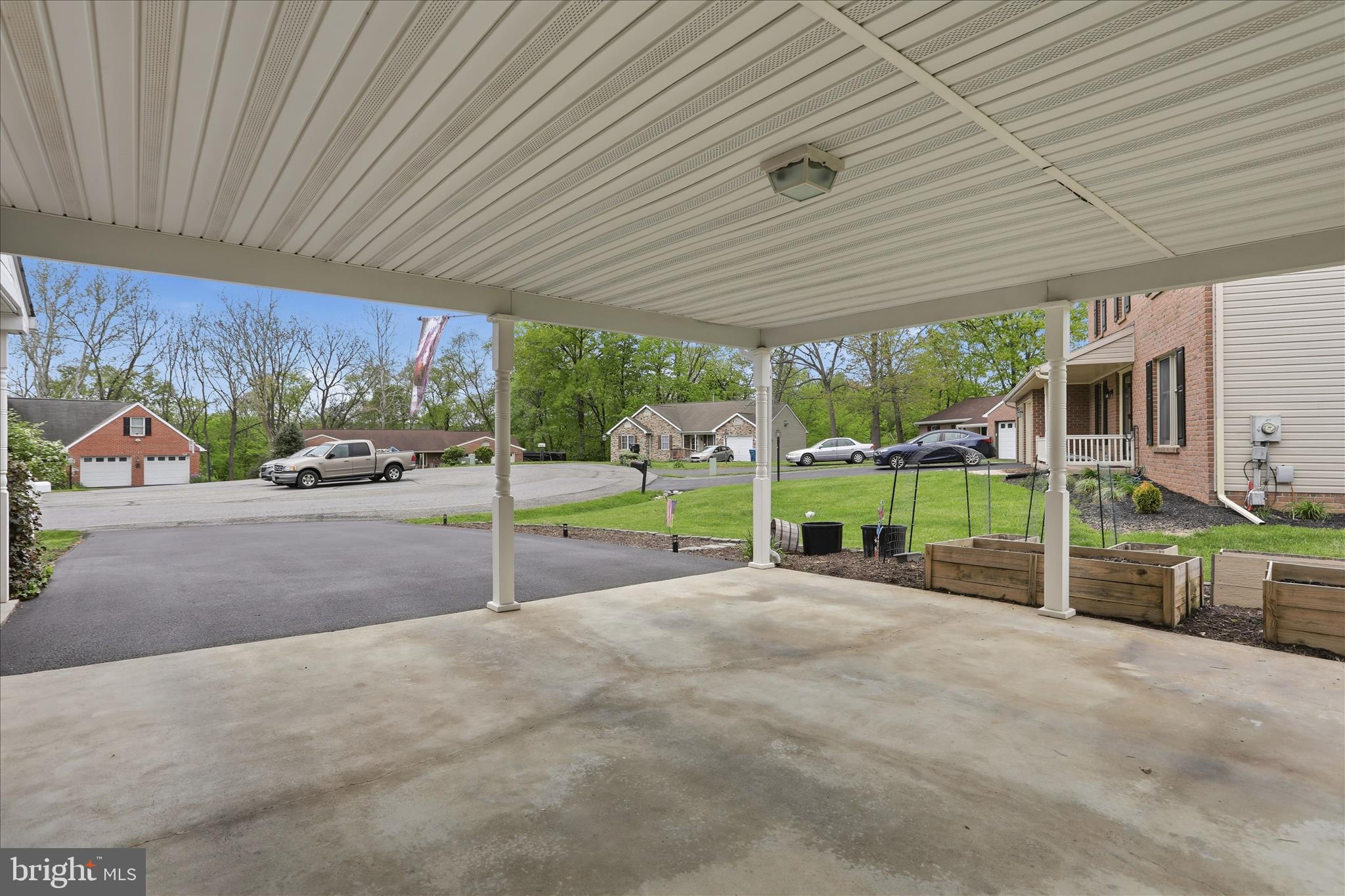 COLONIAL PARK EAST - Residential