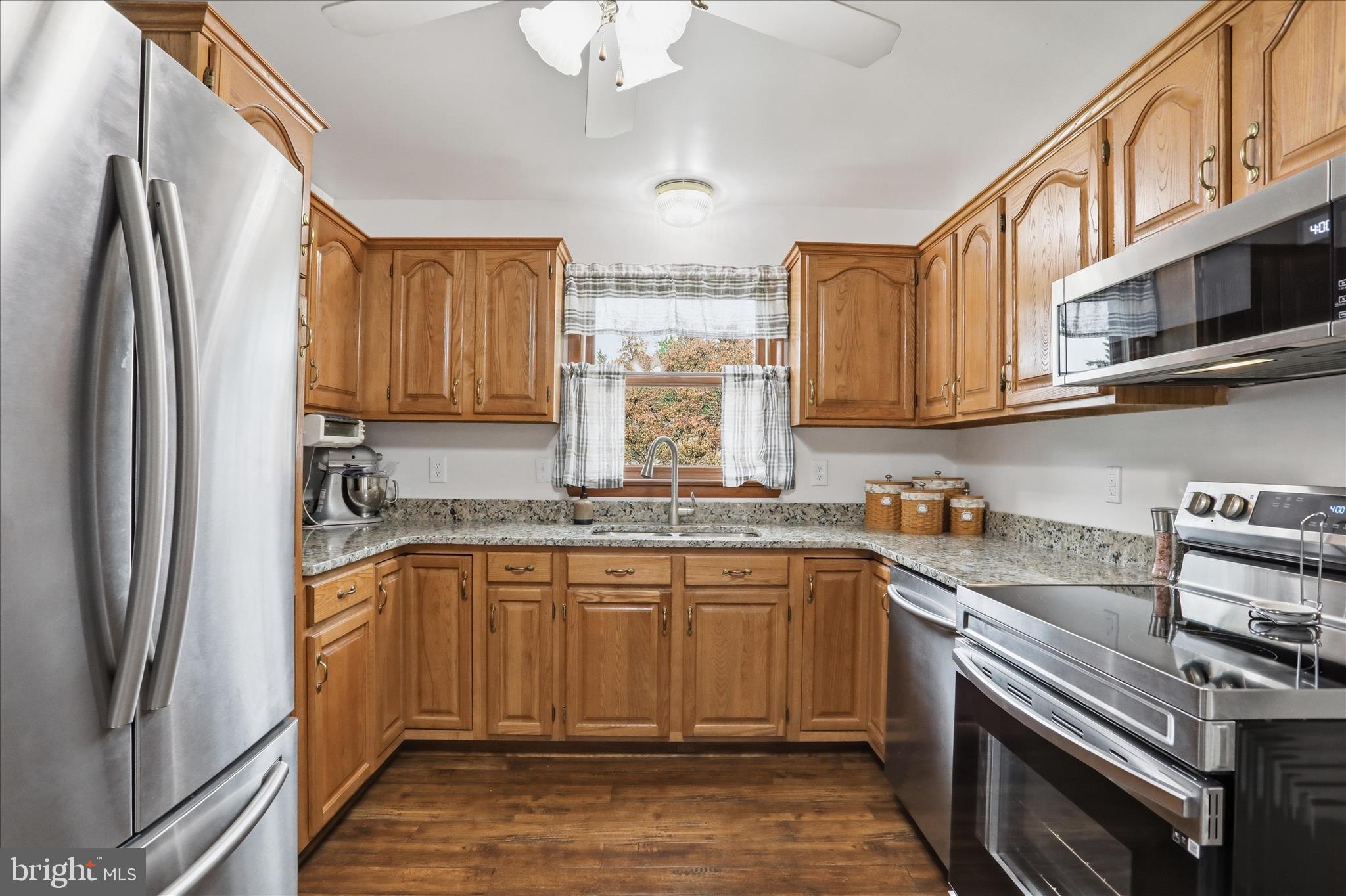 COLONIAL PARK EAST - Residential