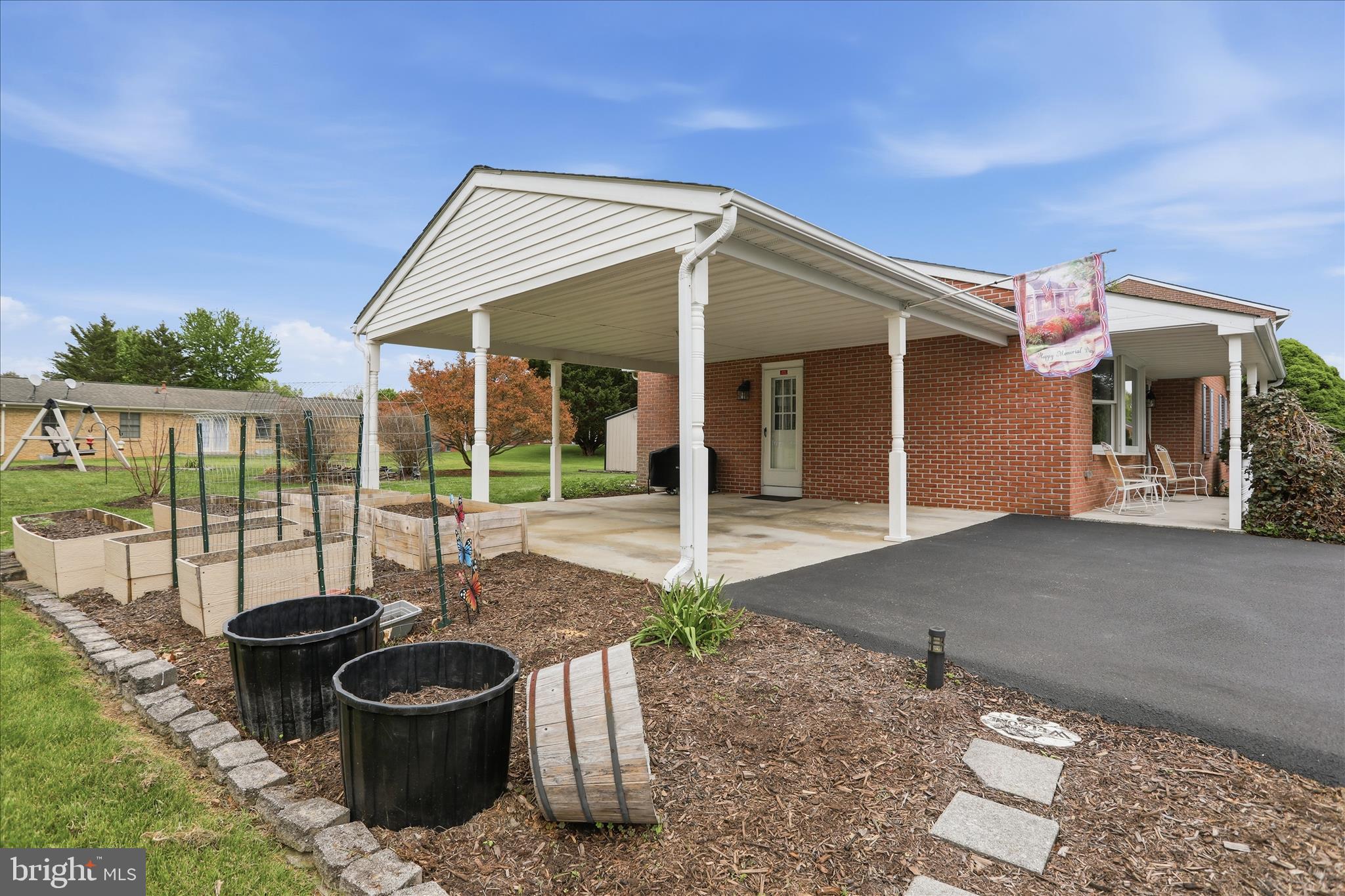 COLONIAL PARK EAST - Residential