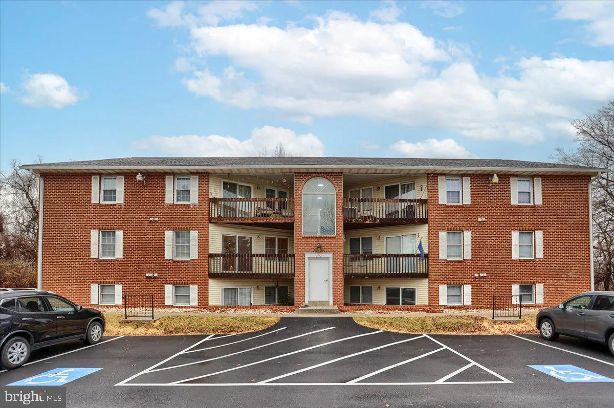 Camp Hill, Pennsylvania 17011, United States, 2 Bedrooms Bedrooms, ,1 BathroomBathrooms,Residential,Pending,84817