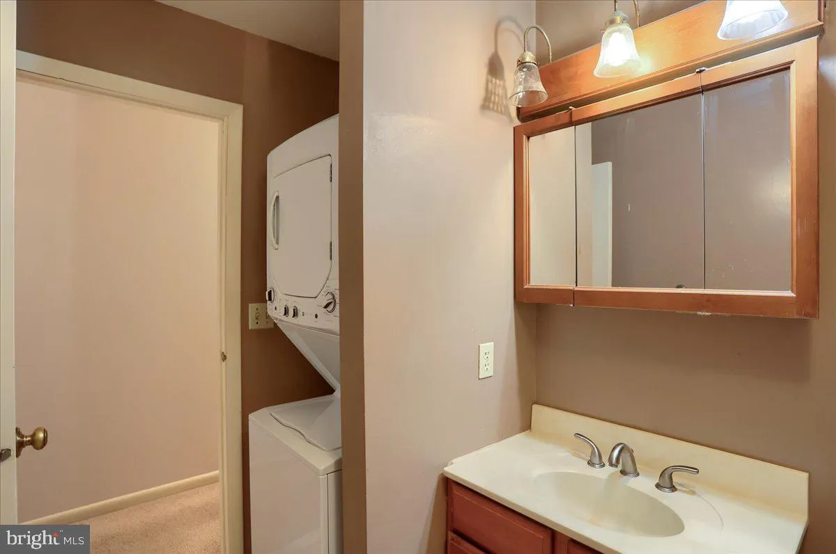 Camp Hill, Pennsylvania 17011, United States, 2 Bedrooms Bedrooms, ,1 BathroomBathrooms,Residential,Pending,84817