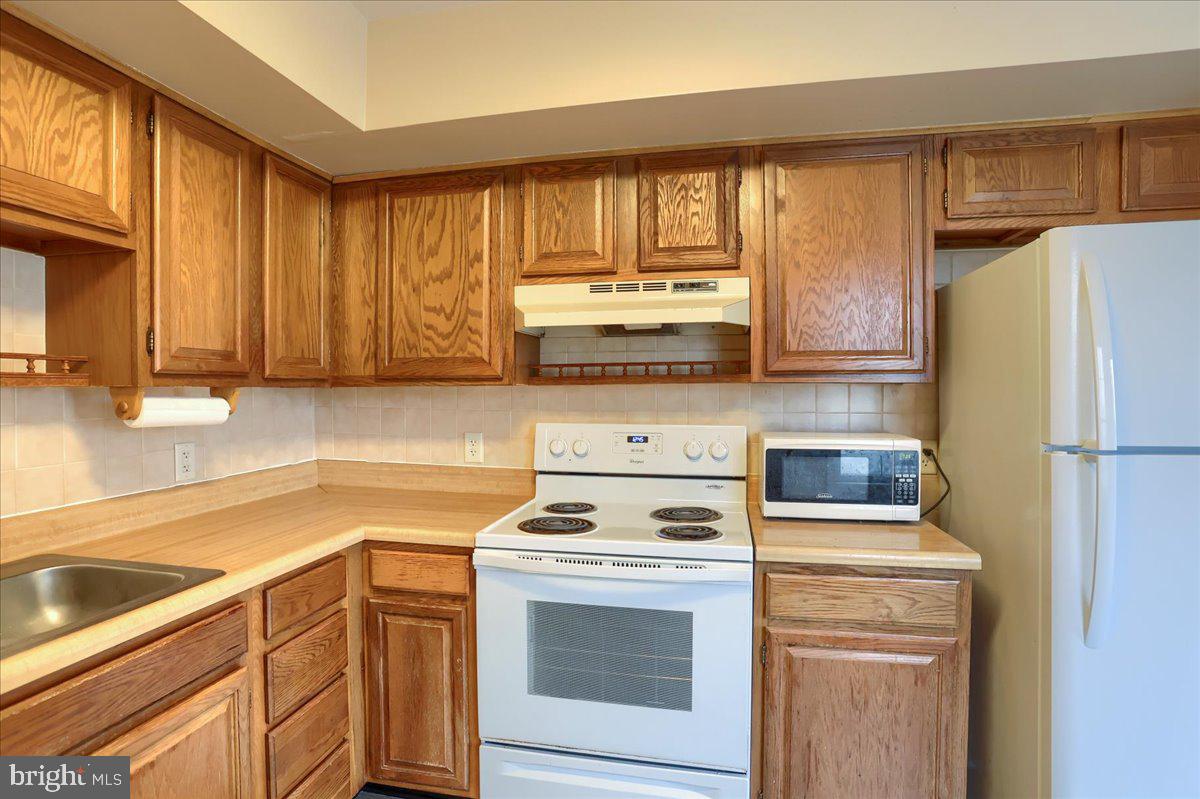 LISBURN MANOR - Residential Lease