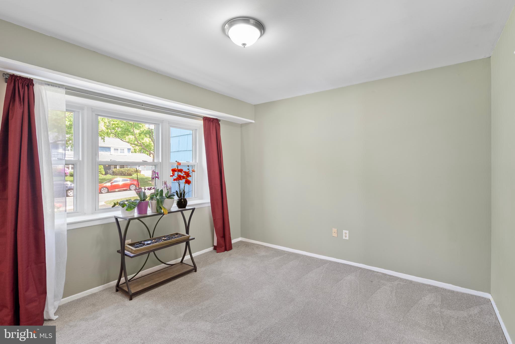 TULIP GROVE - Residential