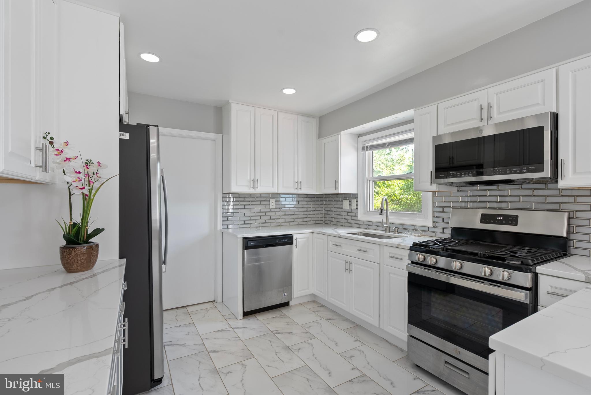 TULIP GROVE - Residential