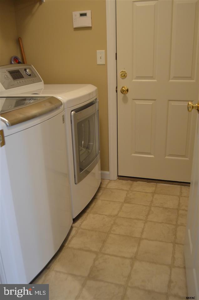 ASHLEY FARMS - Residential