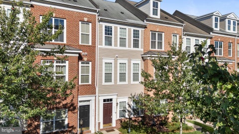 Townhouse For Sale - 5716 Lanier Avenue<br/> SUITLAND, MD 20746