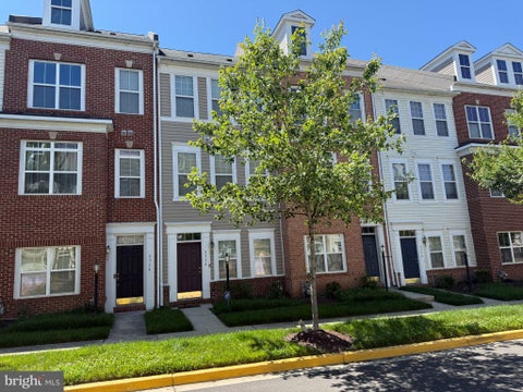 Townhouse For Sale - 5716 Lanier Avenue<br/> SUITLAND, MD 20746