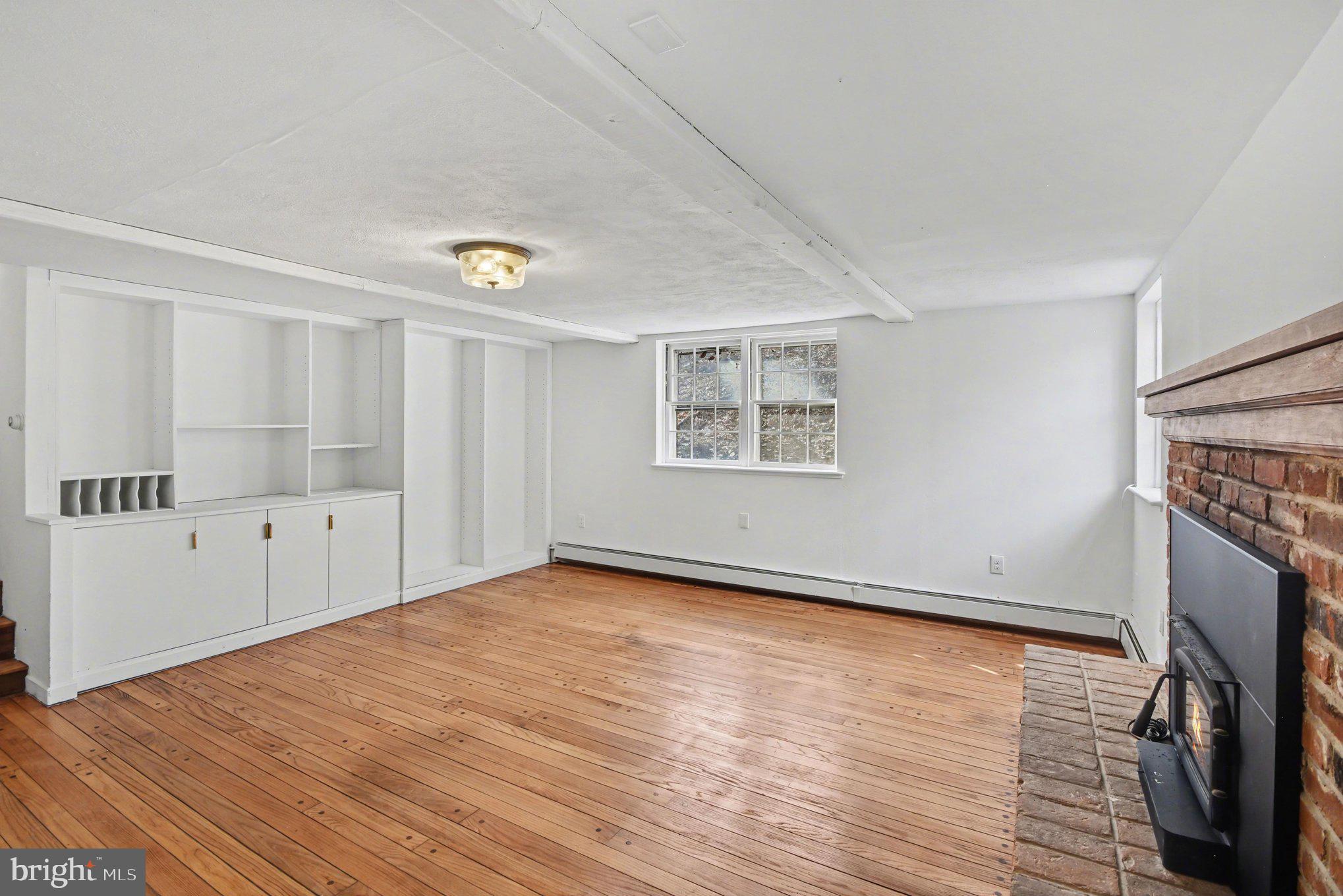 STRAFFORD VILLAGE - Residential