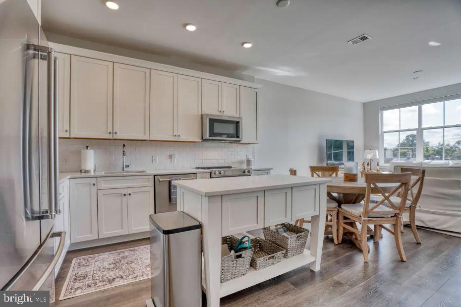 REGULARS - Residential