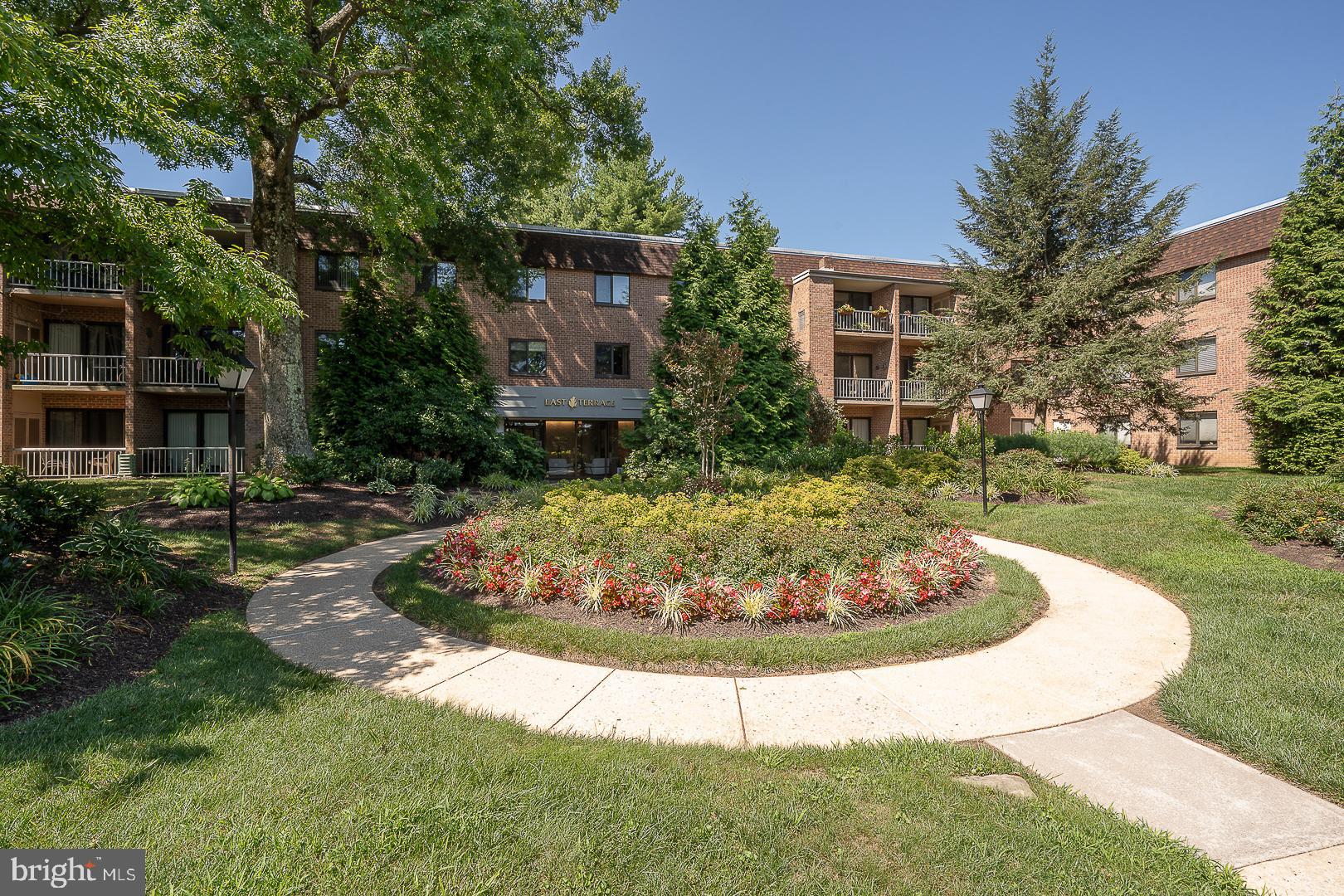 1650 OAKWOOD DRIVE E221