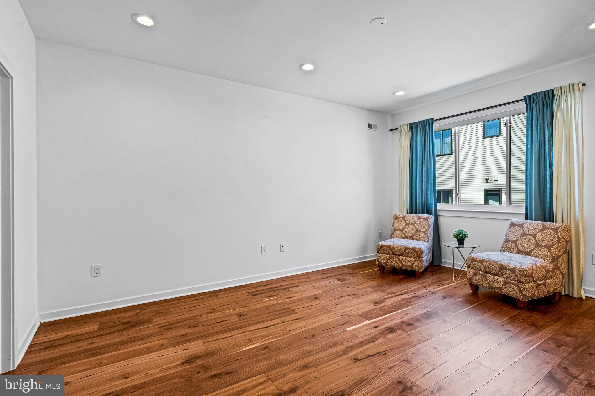 EAST FALLS - Residential