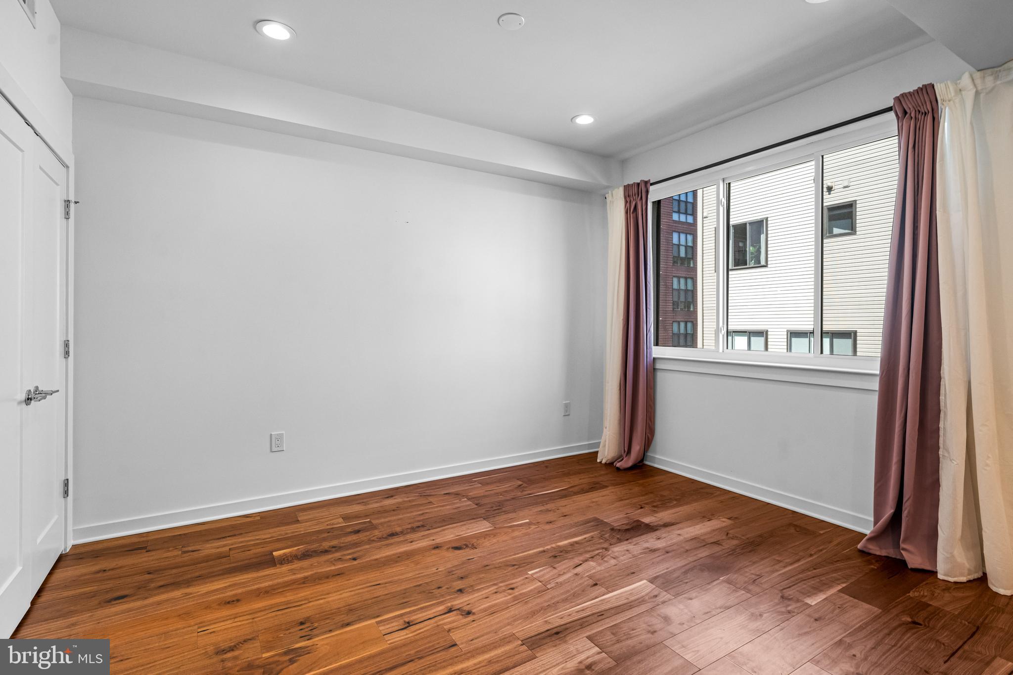 EAST FALLS - Residential