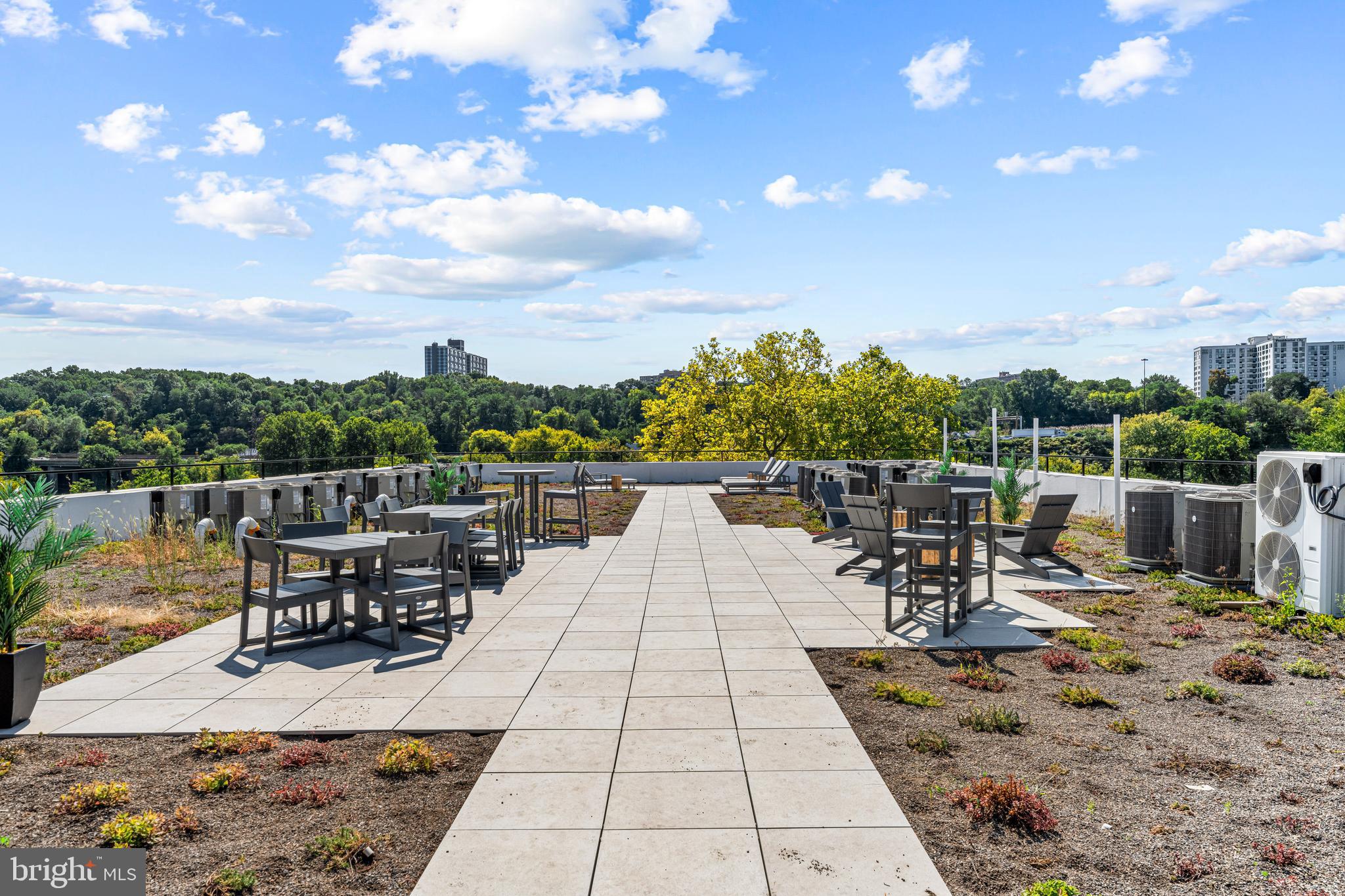 EAST FALLS - Residential