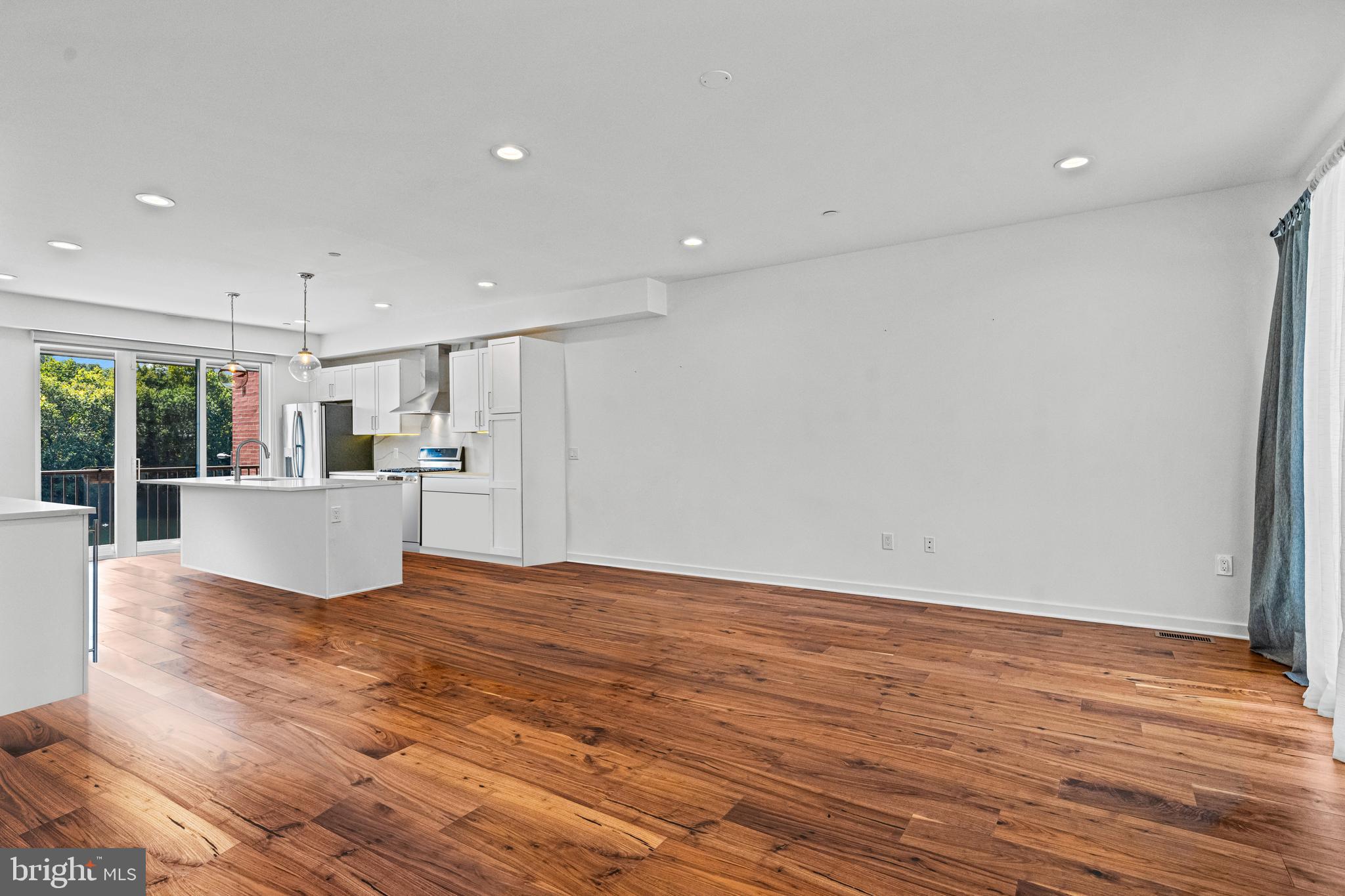 EAST FALLS - Residential