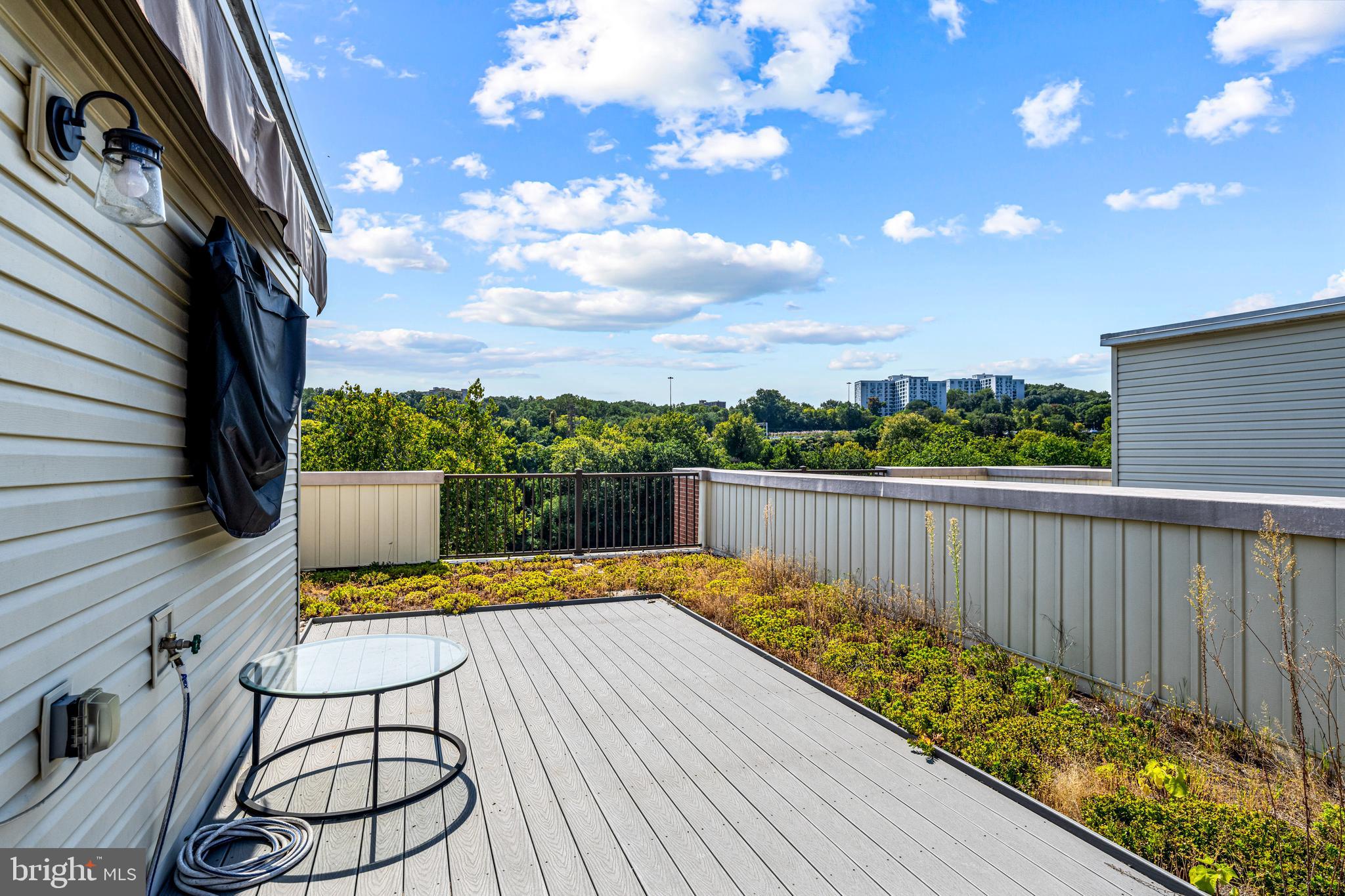 EAST FALLS - Residential