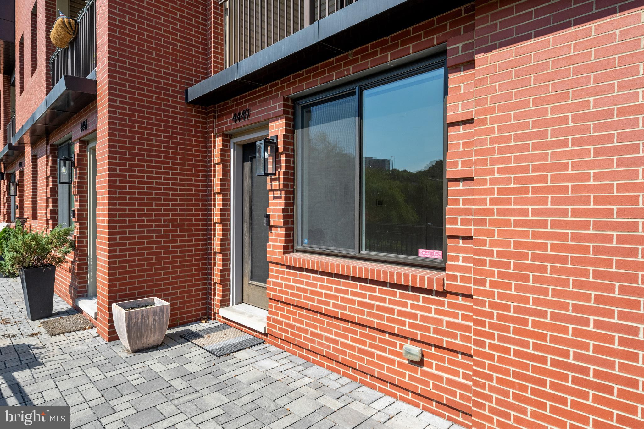 EAST FALLS - Residential