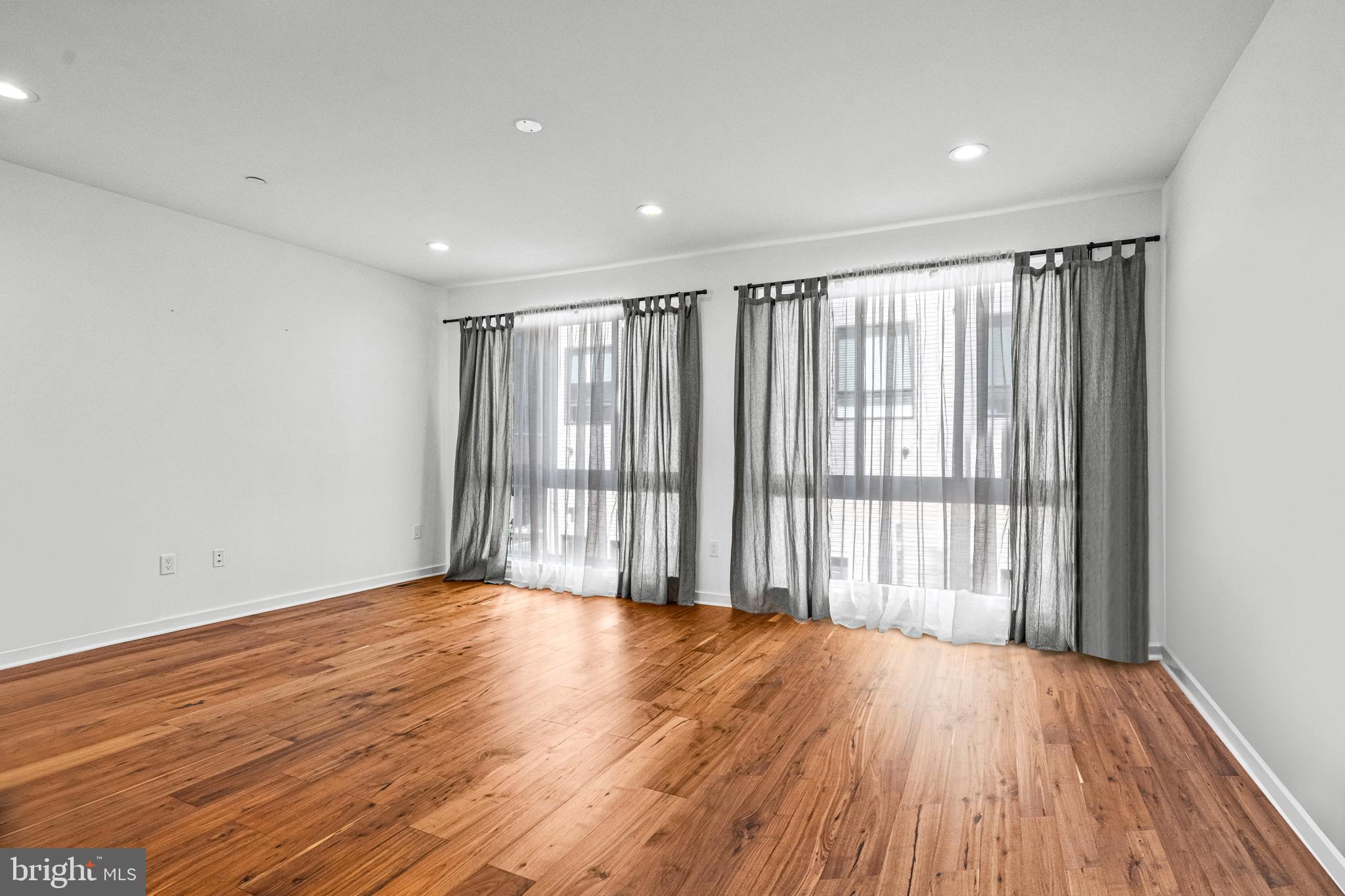 EAST FALLS - Residential