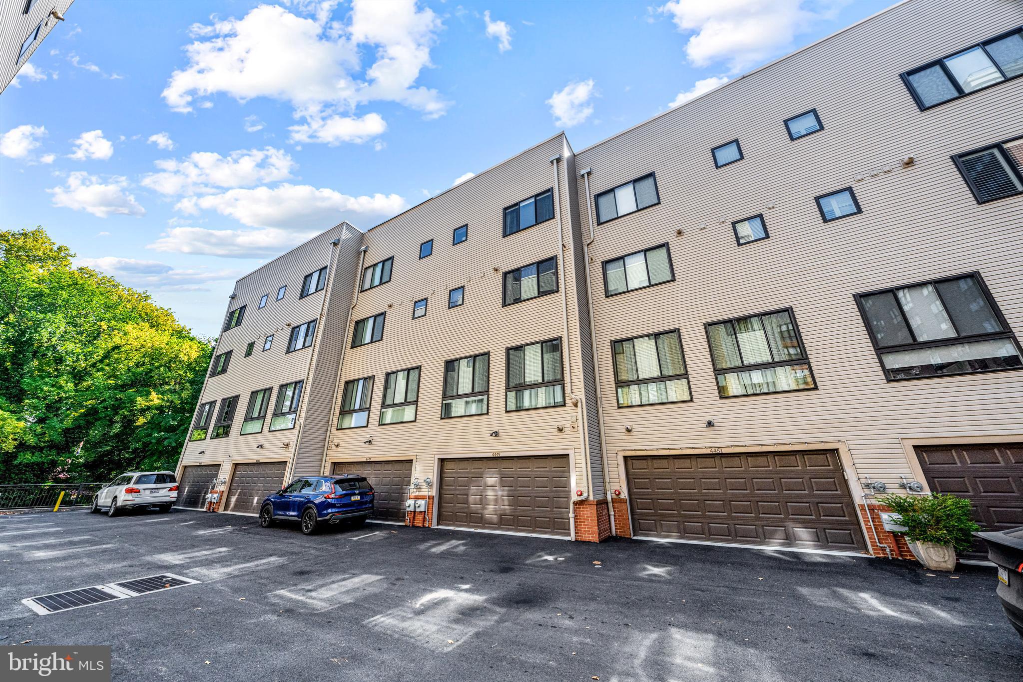 EAST FALLS - Residential