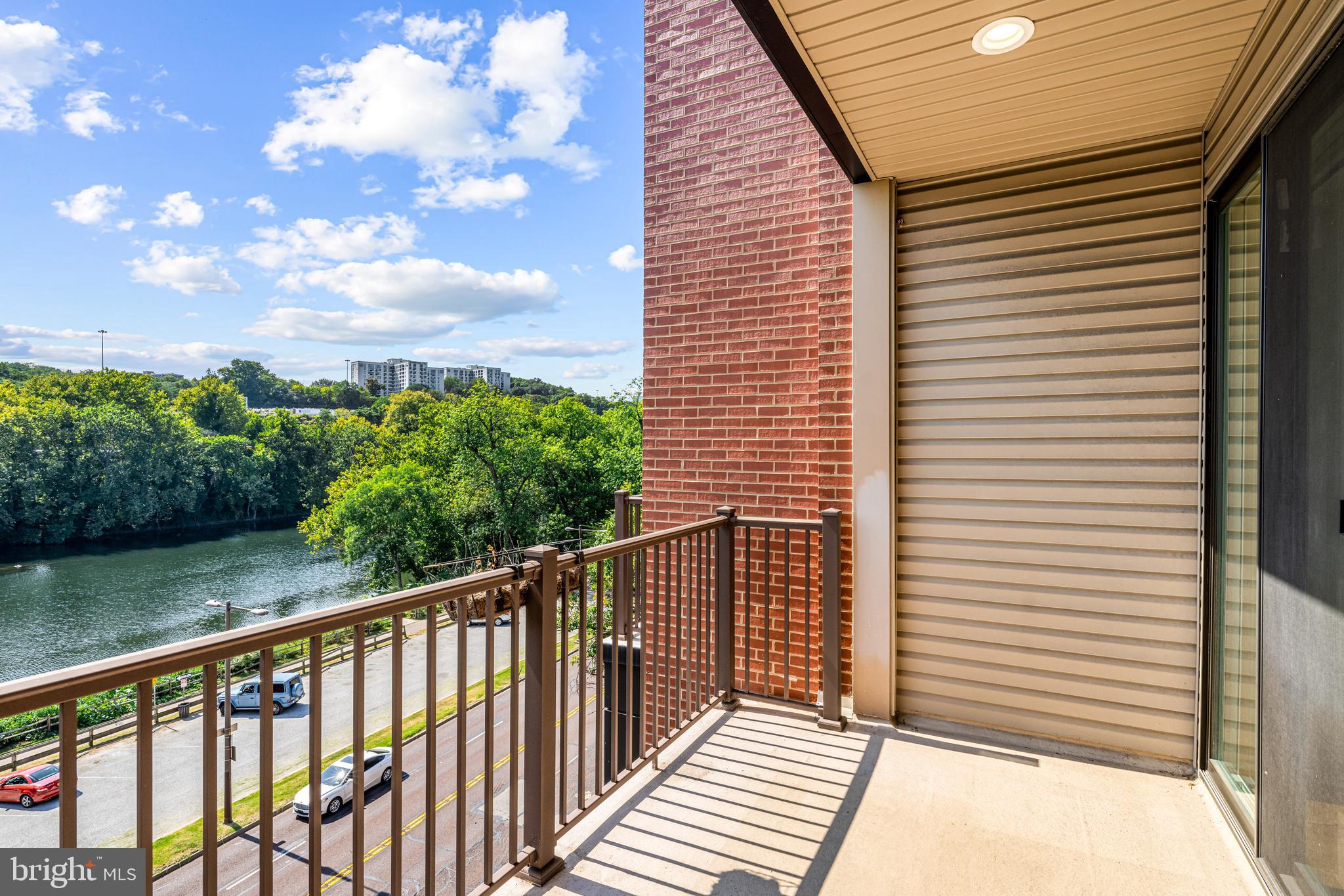 EAST FALLS - Residential