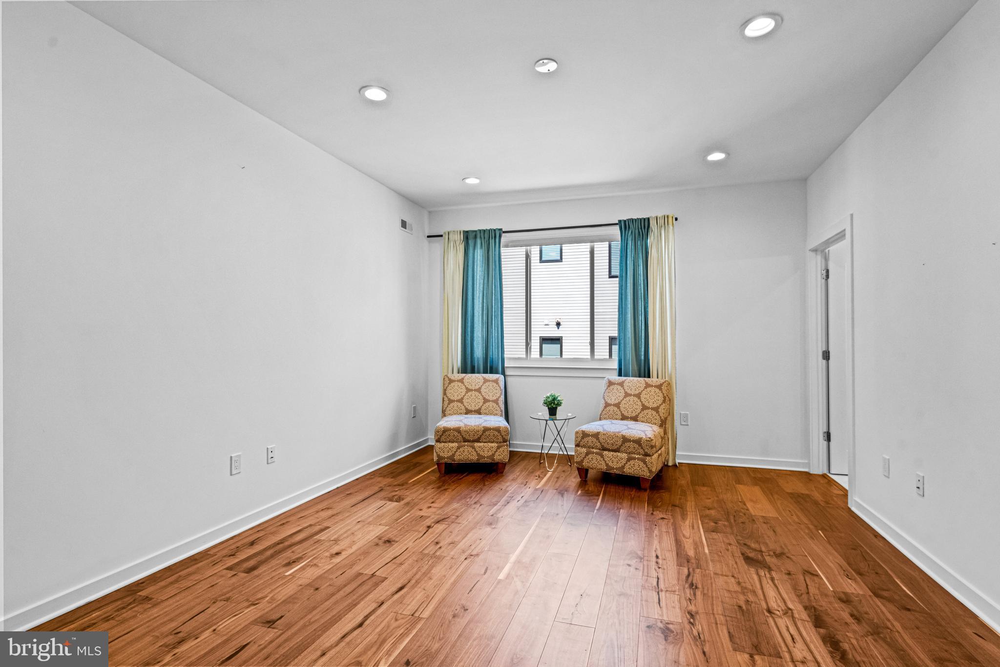 EAST FALLS - Residential