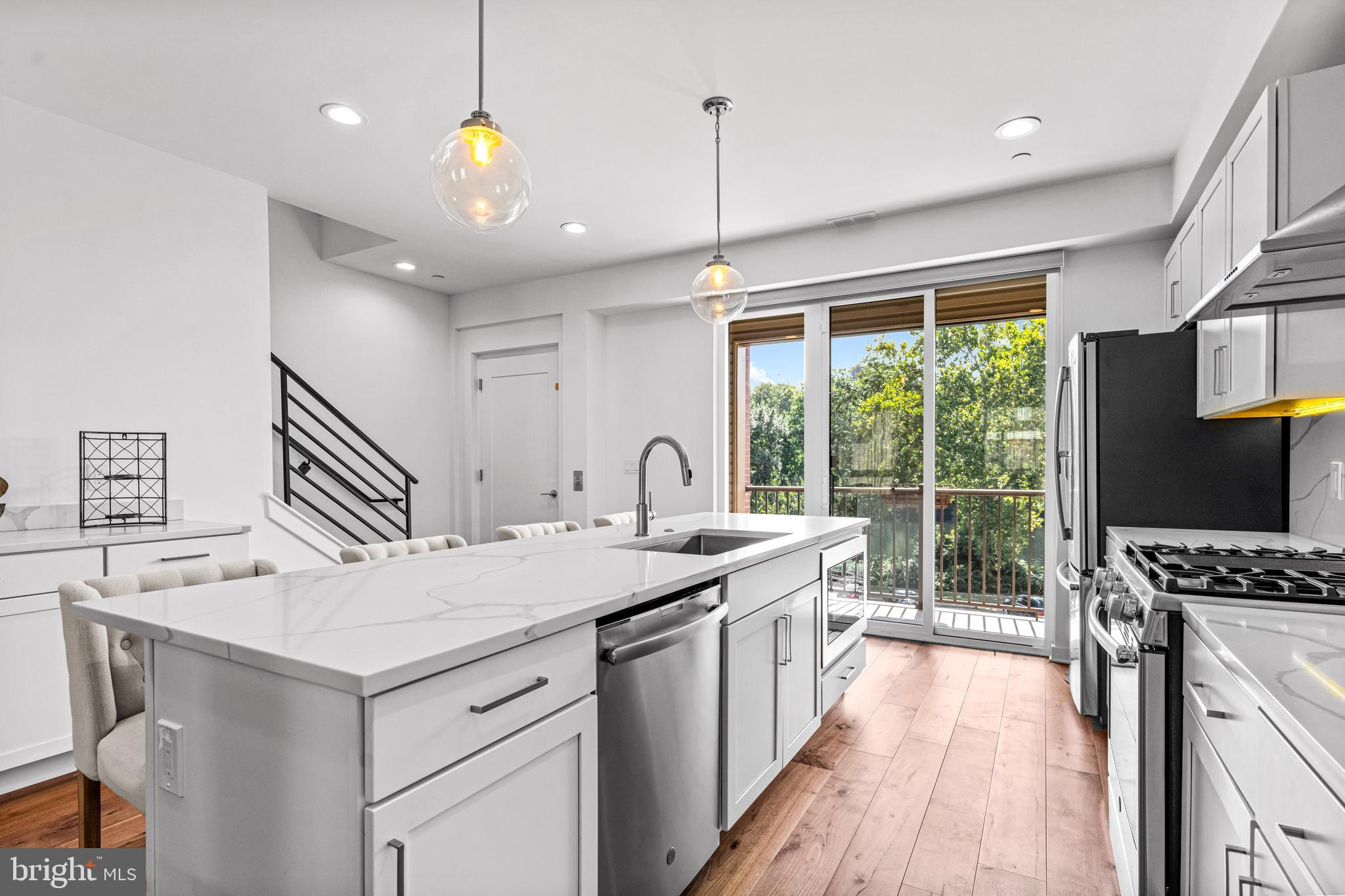 EAST FALLS - Residential