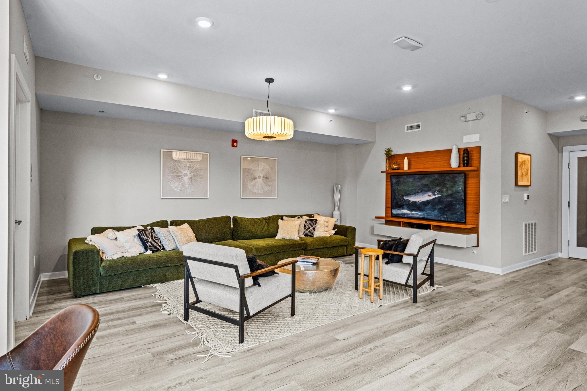 EAST FALLS - Residential