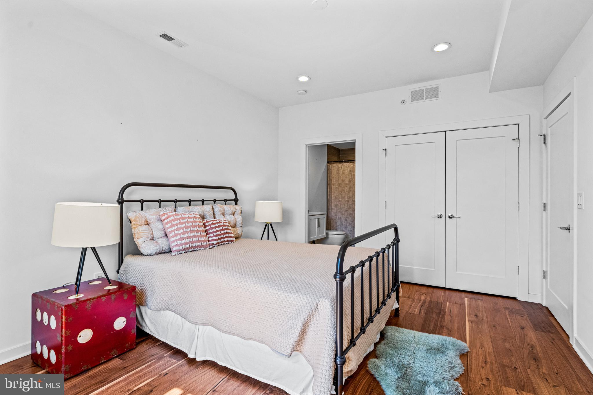 EAST FALLS - Residential