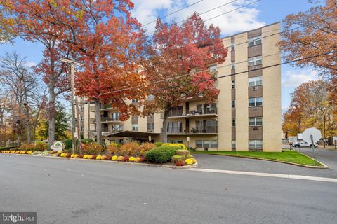 Photo of 111 Chestnut Street #208, CHERRY HILL, NJ 08002 (MLS # NJCD2106274)